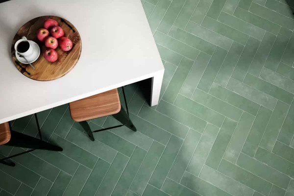 ¡Descubre Natural, el modelo alargado de Cevica que recrea el cemento pigmentado en colores vivos para una decoración versátil y moderna!