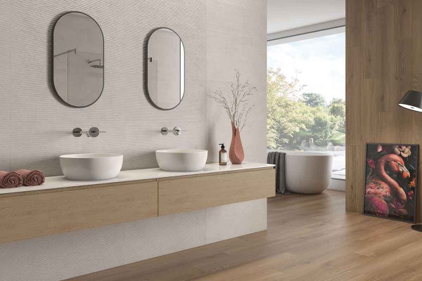 La collection de géotiles Zero de Mytile.online recrée du ciment en pâte blanche avec des reliefs aux couleurs perle, frêne et sable. Polyvalent et élégant pour les salles de bains et les cuisines.