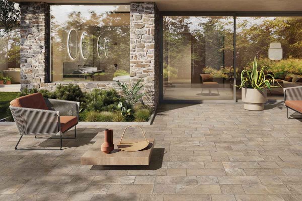 Explora la colección Pietra Castello de Monocibec: gres porcelánico modulado, antideslizante y disponible en cuatro colores inspirados en la piedra natural.