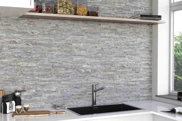 Explora la colección Bulnes de HDC: gres porcelánico efecto piedra en formato 32x89 cm, perfecto para fachadas y paredes interiores en 4 elegantes colores.