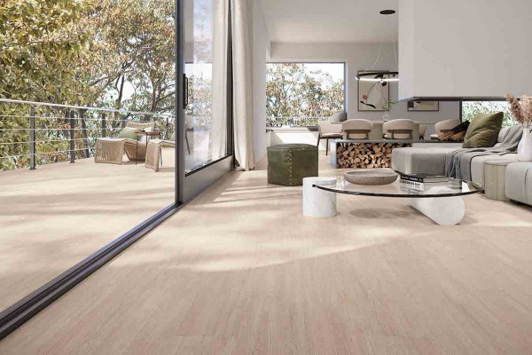 Gaia de Colorker : un grès cérame effet bois qui capture l'essence de la nature dans son design raffiné et résistant. Disponible en 3 couleurs et finition antidérapante.