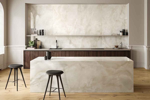 Découvrez l'élégante collection en grès cérame effet marbre Majestic Onyx de Piemme Ceramiche sur mytile.online et donnez une touche de luxe à vos espaces intérieurs.