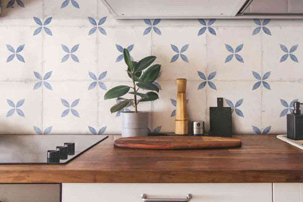 Conoce la nueva colección de gres porcelánico Sofia de Keros Cerámica, inspirada en la elegancia de la antigua cerámica y disponible en tres colores.